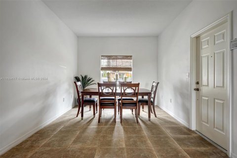 Copropriété à vendre à Pembroke Pines, Floride: 3 chambres, 149.85 m2 № 1316500 - photo 20