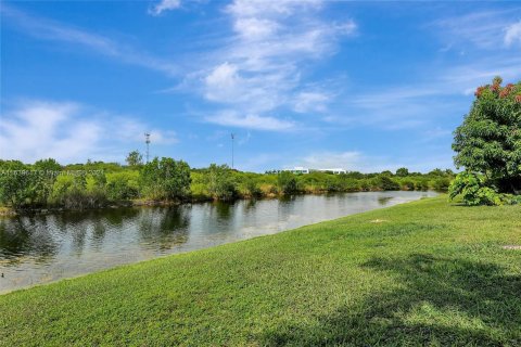 Condo in Pembroke Pines, Florida, 3 bedrooms  № 1316500 - photo 4