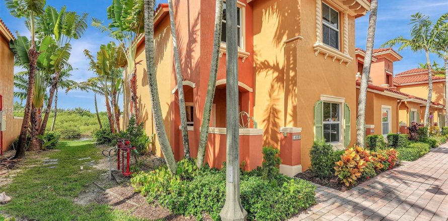 Condo à Pembroke Pines, Floride, 3 chambres  № 1316500