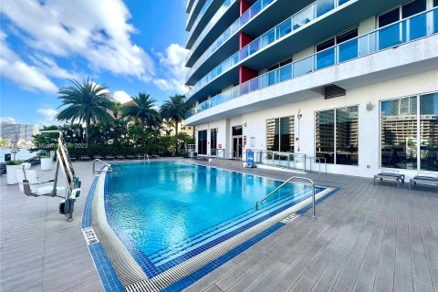 Condominio en venta en Hallandale Beach, Florida, 2 dormitorios, 95.69 m2 № 705306 - foto 30