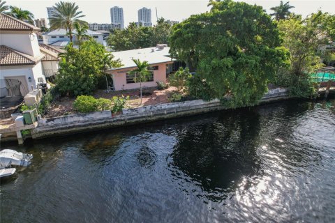 Villa ou maison à vendre à Pompano Beach, Floride: 5 chambres, 342.72 m2 № 878586 - photo 5