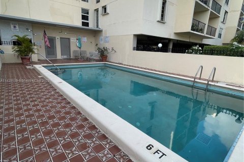 Condominio en venta en North Miami, Florida, 2 dormitorios, 93.74 m2 № 647890 - foto 27