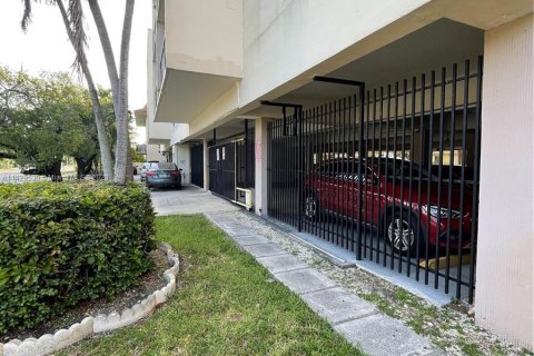 Condominio en venta en North Miami, Florida, 2 dormitorios, 93.74 m2 № 647890 - foto 28