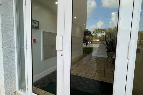 Condominio en venta en North Miami, Florida, 2 dormitorios, 93.74 m2 № 647890 - foto 23
