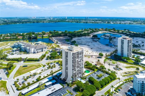 Condo in West Palm Beach, Florida, 2 bedrooms  № 1129072 - photo 25