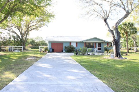 House in Okeechobee, Florida 3 bedrooms, 123.37 sq.m. № 989230 - photo 23