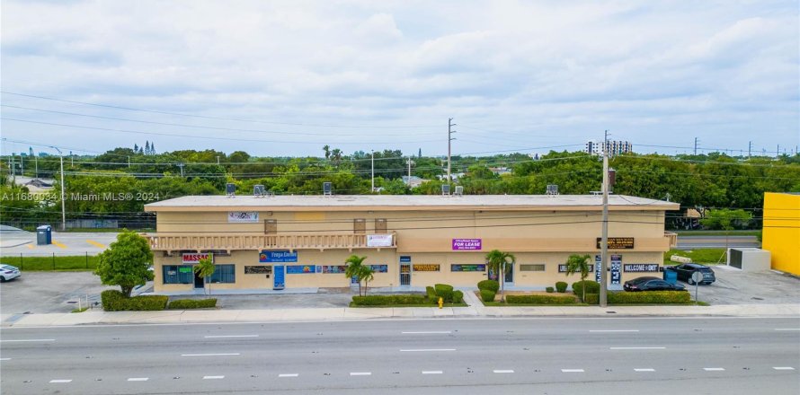 Propiedad comercial en Cutler Bay, Florida № 1409386