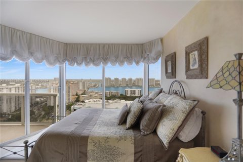 Condo in Sunny Isles Beach, Florida, 3 bedrooms  № 1377547 - photo 23