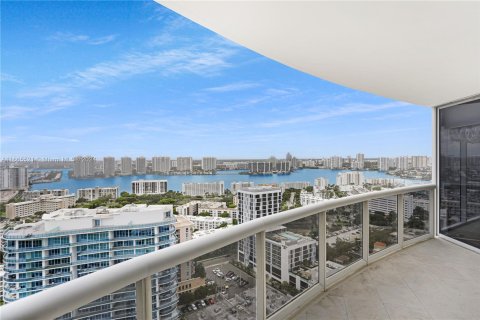 Condominio en venta en Sunny Isles Beach, Florida, 3 dormitorios, 194.17 m2 № 1377547 - foto 4