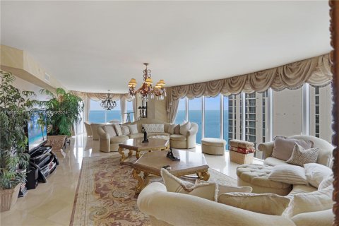 Condo in Sunny Isles Beach, Florida, 3 bedrooms  № 1377547 - photo 9