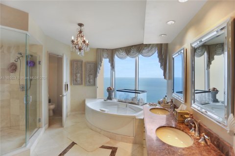 Condominio en venta en Sunny Isles Beach, Florida, 3 dormitorios, 194.17 m2 № 1377547 - foto 16