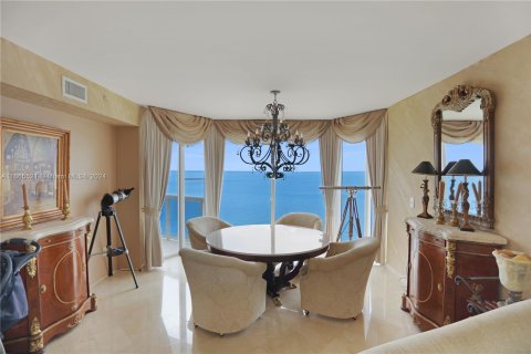 Condo in Sunny Isles Beach, Florida, 3 bedrooms  № 1377547 - photo 11