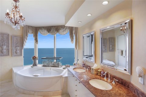 Copropriété à vendre à Sunny Isles Beach, Floride: 3 chambres, 194.17 m2 № 1377547 - photo 15