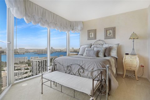 Condominio en venta en Sunny Isles Beach, Florida, 3 dormitorios, 194.17 m2 № 1377547 - foto 22