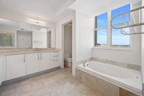 Condo in Aventura, Florida, 3 bedrooms  № 1377452 - photo 25