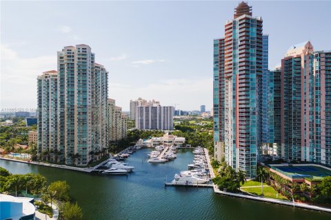 Copropriété à louer à Aventura, Floride: 3 chambres, 173.36 m2 № 1377452 - photo 1