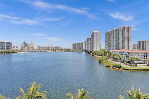 Condominio en alquiler en Aventura, Florida, 3 dormitorios, 275.18 m2 № 1377453 - foto 27