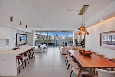 Condominio en alquiler en Aventura, Florida, 3 dormitorios, 275.18 m2 № 1377453 - foto 1