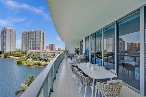 Copropriété à louer à Aventura, Floride: 3 chambres, 275.18 m2 № 1377453 - photo 9