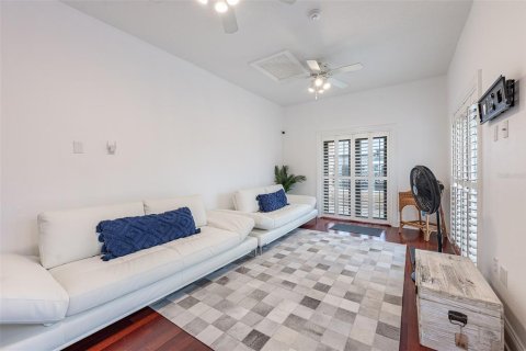 Touwnhouse à vendre à Tampa, Floride: 3 chambres, 193.05 m2 № 929065 - photo 3