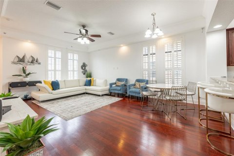 Adosado en venta en Tampa, Florida, 3 dormitorios, 193.05 m2 № 929065 - foto 4