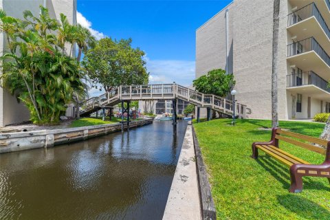 Copropriété à vendre à Boca Raton, Floride: 2 chambres, 101.73 m2 № 1189643 - photo 19