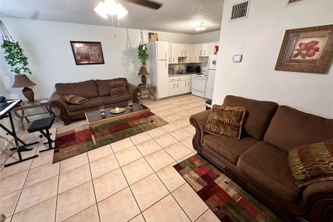 Condo in Coral Springs, Florida, 1 bedroom  № 1189603 - photo 11