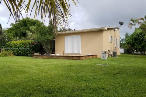 Villa ou maison à louer à Homestead, Floride: 1 chambre, 59.46 m2 № 1348262 - photo 11