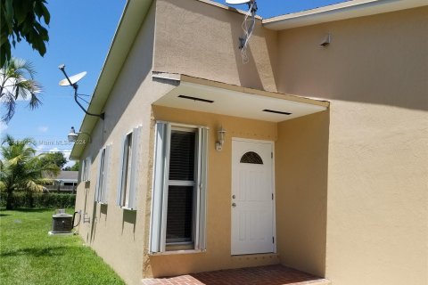 House in Homestead, Florida 1 bedroom, 59.46 sq.m. № 1348262 - photo 1