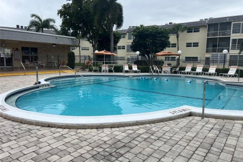 Condominio en venta en Lauderhill, Florida, 2 dormitorios, 80.55 m2 № 961518 - foto 3