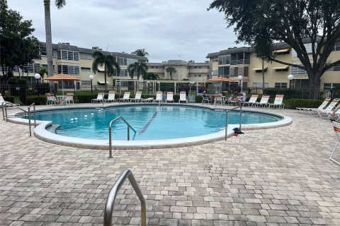 Condo in Lauderhill, Florida, 2 bedrooms  № 961518 - photo 4