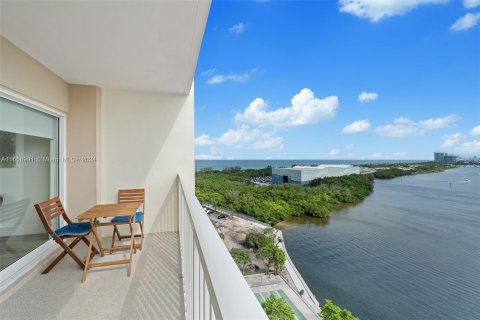 Condominio en alquiler en Sunny Isles Beach, Florida, 2 dormitorios, 113.34 m2 № 1357285 - foto 15