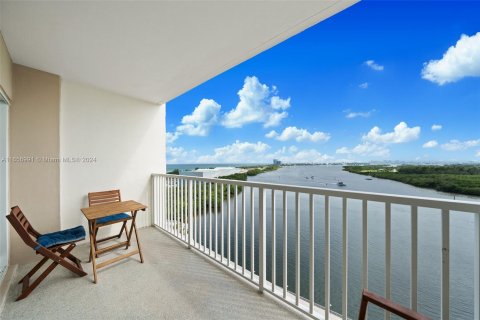 Condo in Sunny Isles Beach, Florida, 2 bedrooms  № 1357285 - photo 11