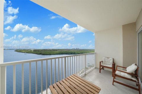 Condominio en alquiler en Sunny Isles Beach, Florida, 2 dormitorios, 113.34 m2 № 1357285 - foto 13