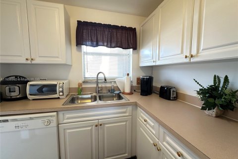 Condo in Sunrise, Florida, 1 bedroom  № 1357289 - photo 3