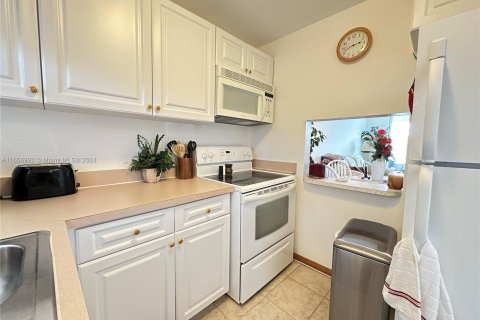 Condo in Sunrise, Florida, 1 bedroom  № 1357289 - photo 2