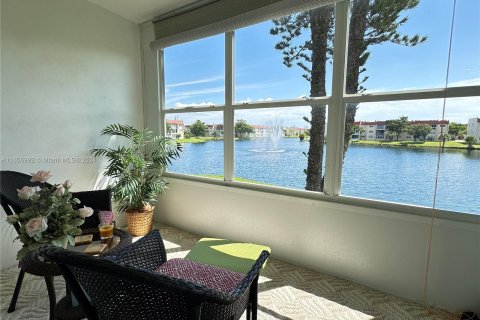 Condominio en venta en Sunrise, Florida, 1 dormitorio, 57.6 m2 № 1357289 - foto 1