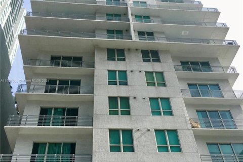 Condo in Miami, Florida, 1 bedroom  № 1357288 - photo 1