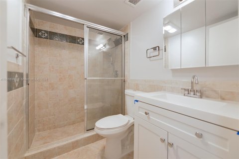 Condo in Hallandale Beach, Florida, 1 bedroom  № 1357290 - photo 16