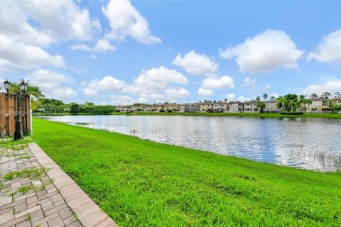 Touwnhouse à louer à Doral, Floride: 4 chambres, 195.56 m2 № 1357286 - photo 6