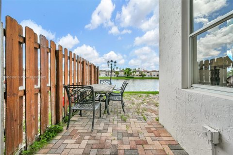 Touwnhouse à louer à Doral, Floride: 4 chambres, 195.56 m2 № 1357286 - photo 16