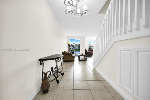 Touwnhouse à louer à Doral, Floride: 4 chambres, 195.56 m2 № 1357286 - photo 3