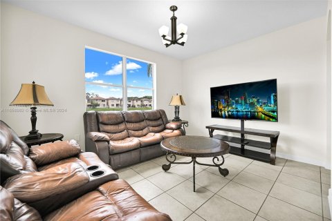 Touwnhouse à louer à Doral, Floride: 4 chambres, 195.56 m2 № 1357286 - photo 8