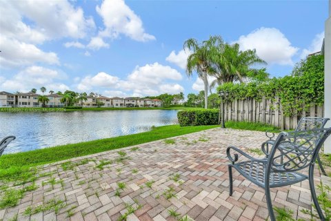 Touwnhouse à louer à Doral, Floride: 4 chambres, 195.56 m2 № 1357286 - photo 5