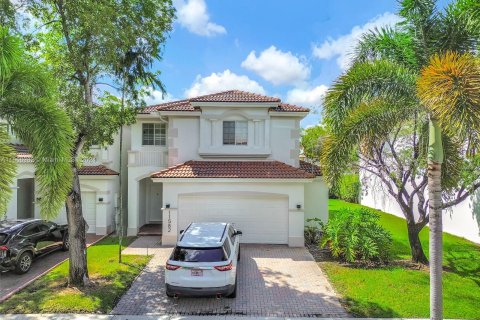 Townhouse in Doral, Florida 4 bedrooms, 195.56 sq.m. № 1357286 - photo 2