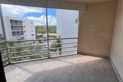 Condo in North Miami Beach, Florida, 1 bedroom  № 1236282 - photo 12