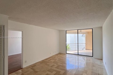 Condo in North Miami Beach, Florida, 1 bedroom  № 1236282 - photo 3