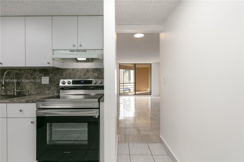 Condominio en venta en North Miami Beach, Florida, 1 dormitorio, 83.05 m2 № 1236282 - foto 30