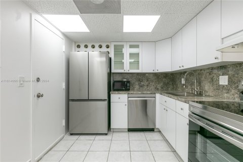 Condominio en venta en North Miami Beach, Florida, 1 dormitorio, 83.05 m2 № 1236282 - foto 26