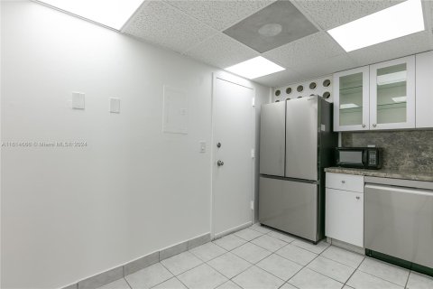 Condominio en venta en North Miami Beach, Florida, 1 dormitorio, 83.05 m2 № 1236282 - foto 25